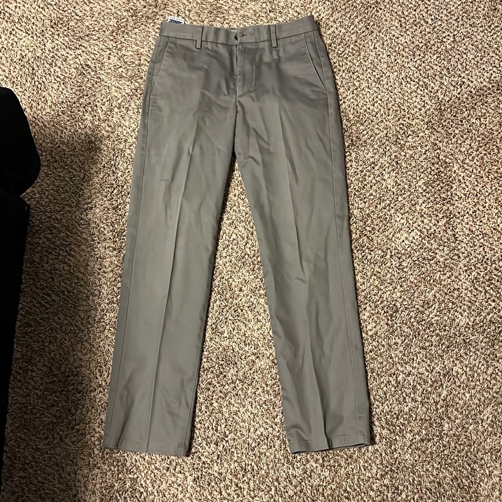 Nearly brand new Dockers dress pants. Worn only a few times. Great condition.